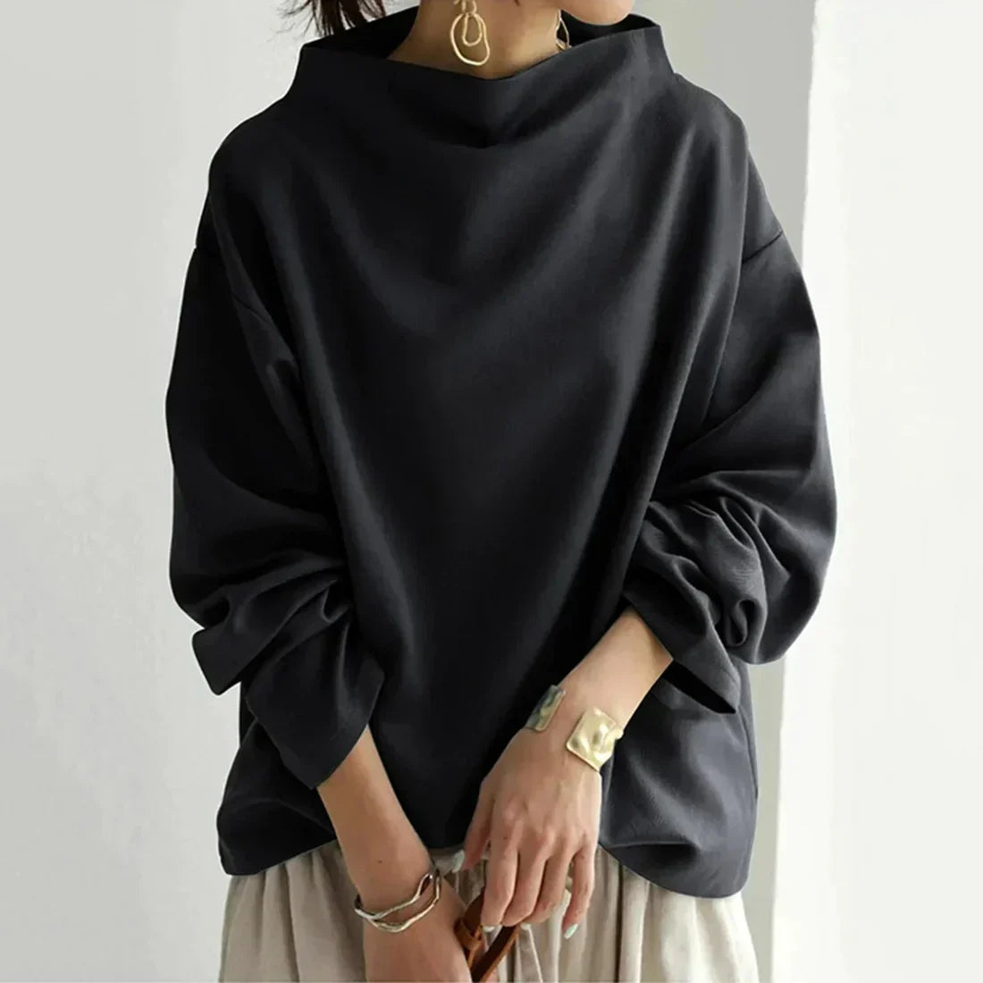 LP | Maglia nera con scollo rotondo oversize