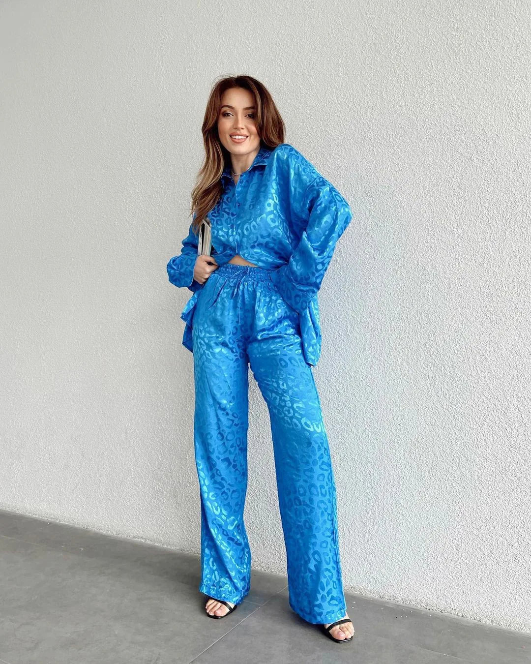 LP | Camicetta elegante con abbottonatura monopetto e pantaloni a gamba larga