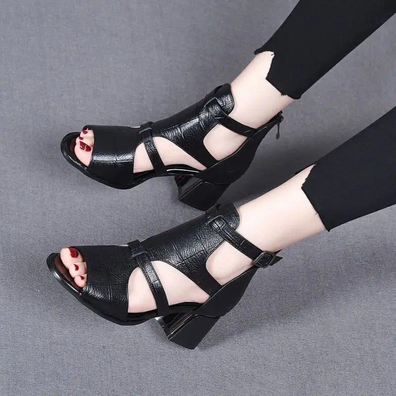LP | Scarpe con tacco grosso e cinturino regolabile