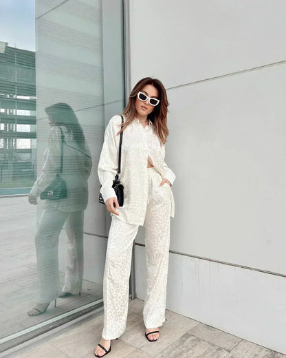 LP | Camicetta elegante con abbottonatura monopetto e pantaloni a gamba larga