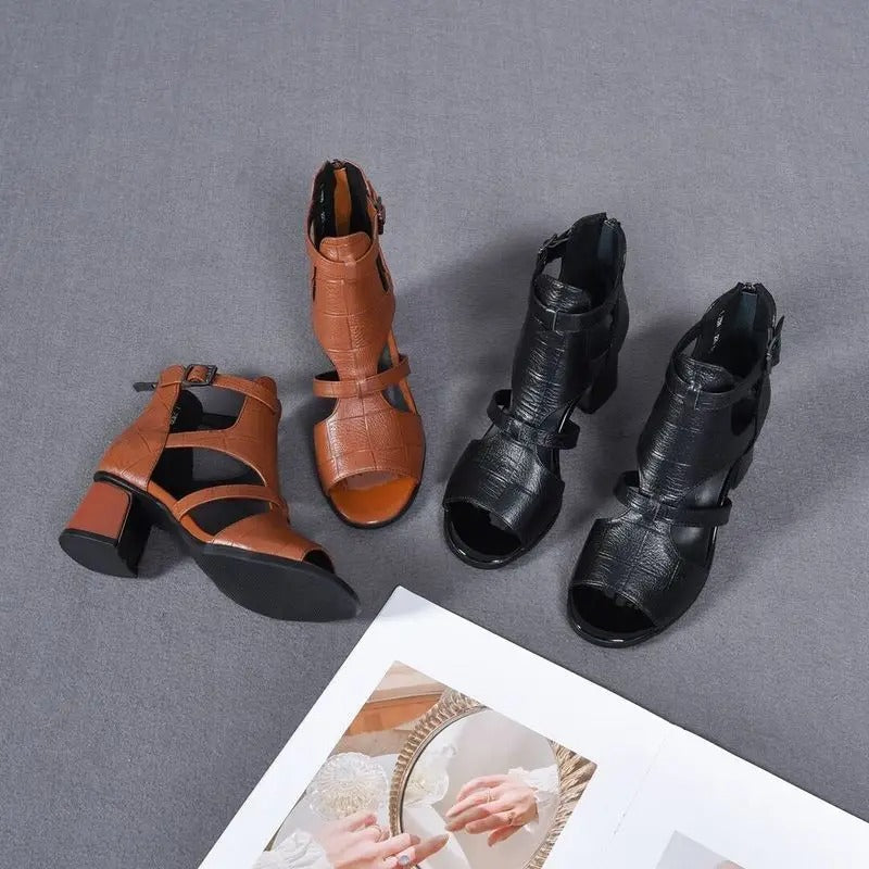 LP | Scarpe con tacco grosso e cinturino regolabile