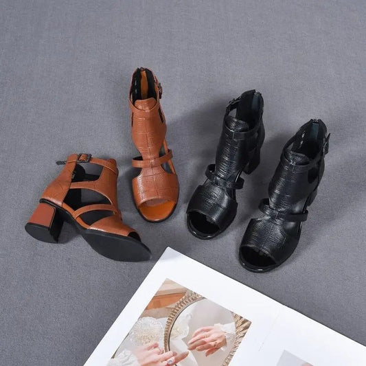 LP | Scarpe con tacco grosso e cinturino regolabile