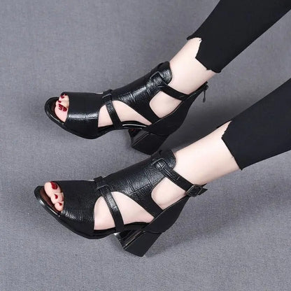 LP | Scarpe con tacco grosso e cinturino regolabile